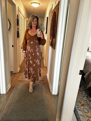 Customer wearing the brown floral Kaliyah Lace Floral Maxi Dress in a hallway mirror selfie.