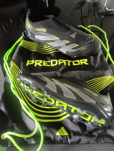 Customer photo review of Predator 25 Elite Laceless FG - Electric Stealth - Noir/Gris/Vert