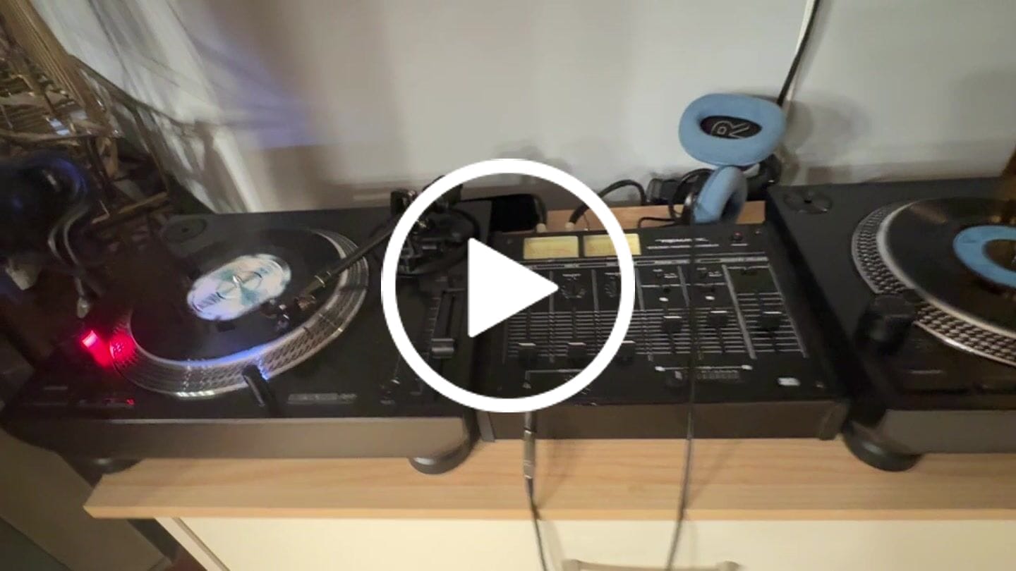 Customer video review of Reloop RP-7 Professional 7 Inch Direct Drive DJ Turntable & Odyssey Case & Cartridge