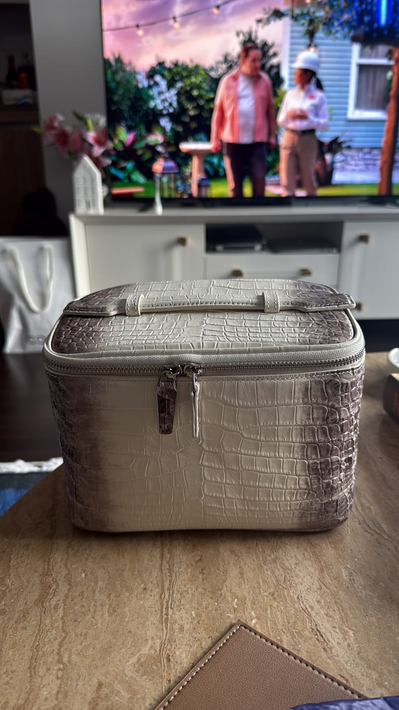Customer photo review of Croc Vanity Case Himalayan