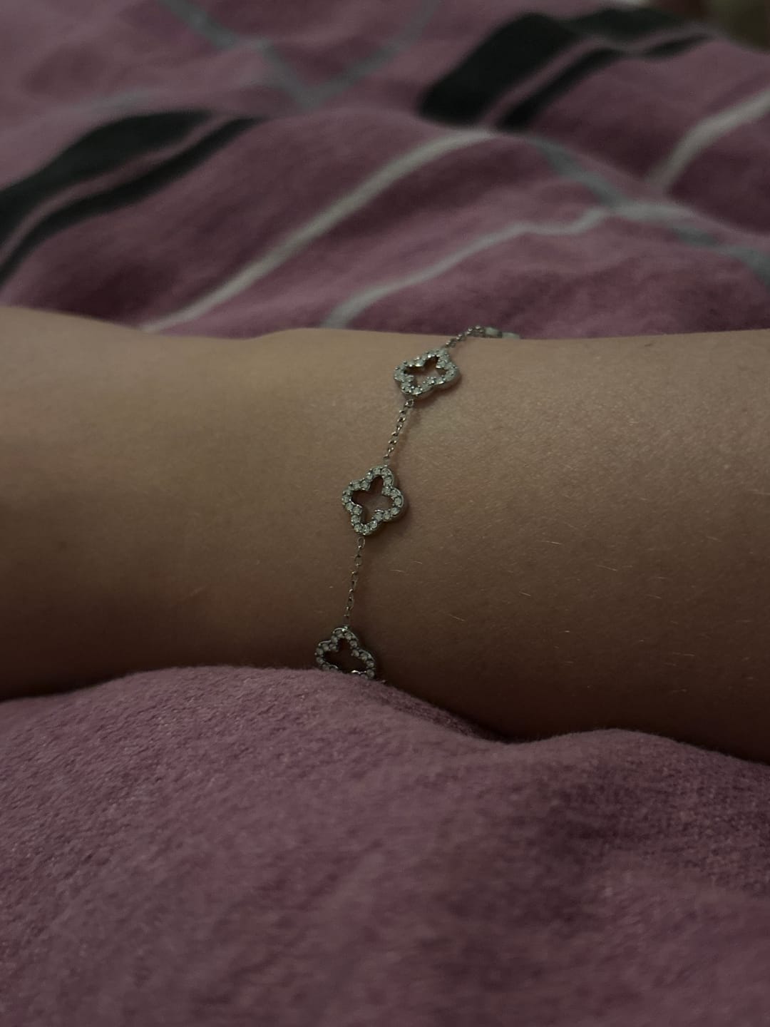 Customer photo review of Spring Lucky Leaf Armband 14K Vergoldet