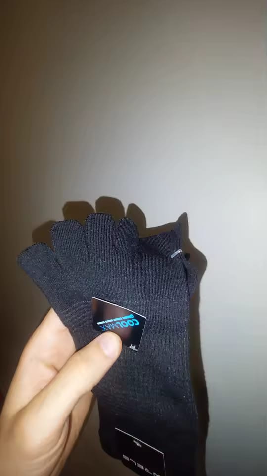 Customer photo review of Split-Toe Sports Socks – Quick-Dry Running & Cycling