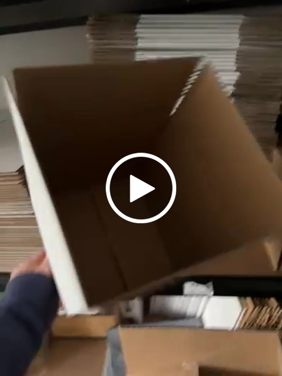 Customer video review of 150 x 150 x 150mm Regular Slotted Mailing Box White B6