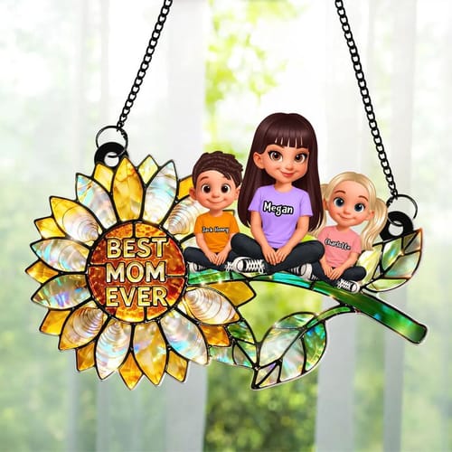Customer's personalized sunflower suncatcher showing a mother and two children with 'BEST MOM EVER' on the flower.