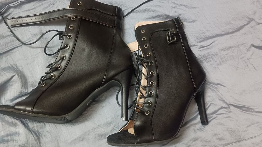 Customer photo review of Wrenley Summer Boots
