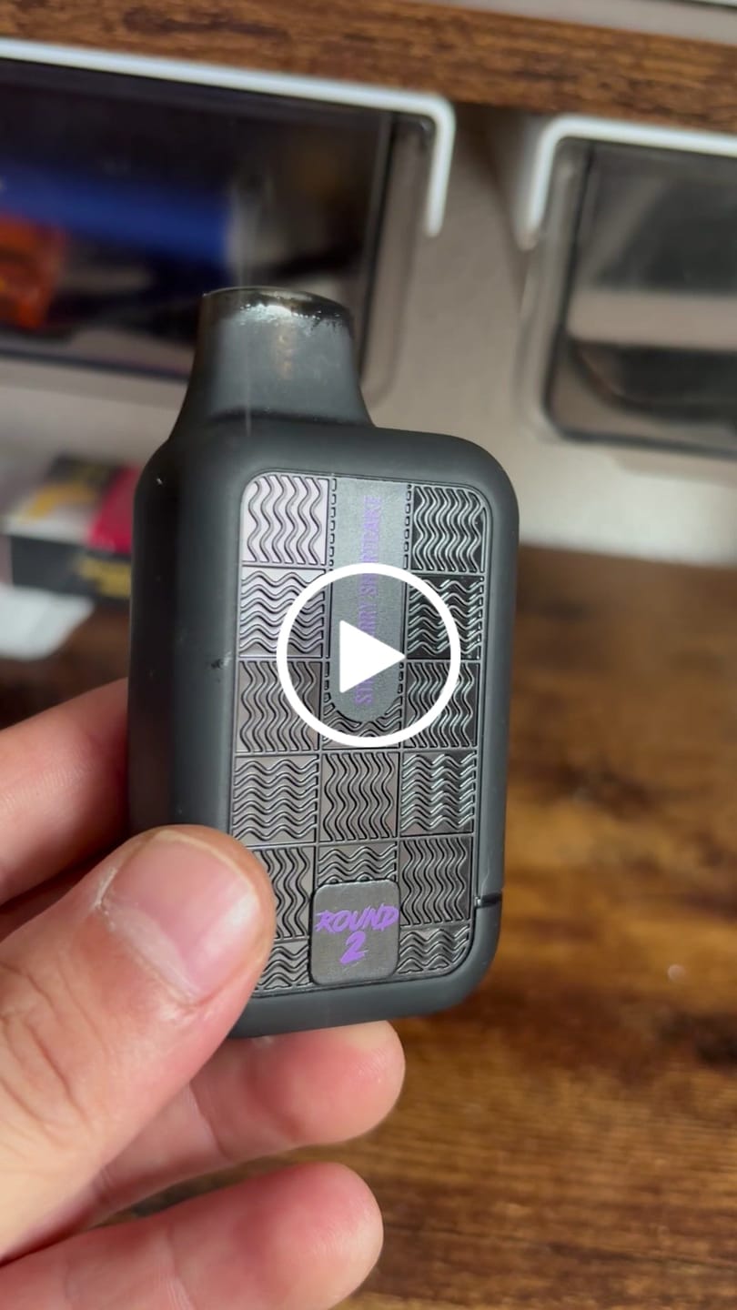 Customer video review of TYSON Round 2 | 7500 Puffs
