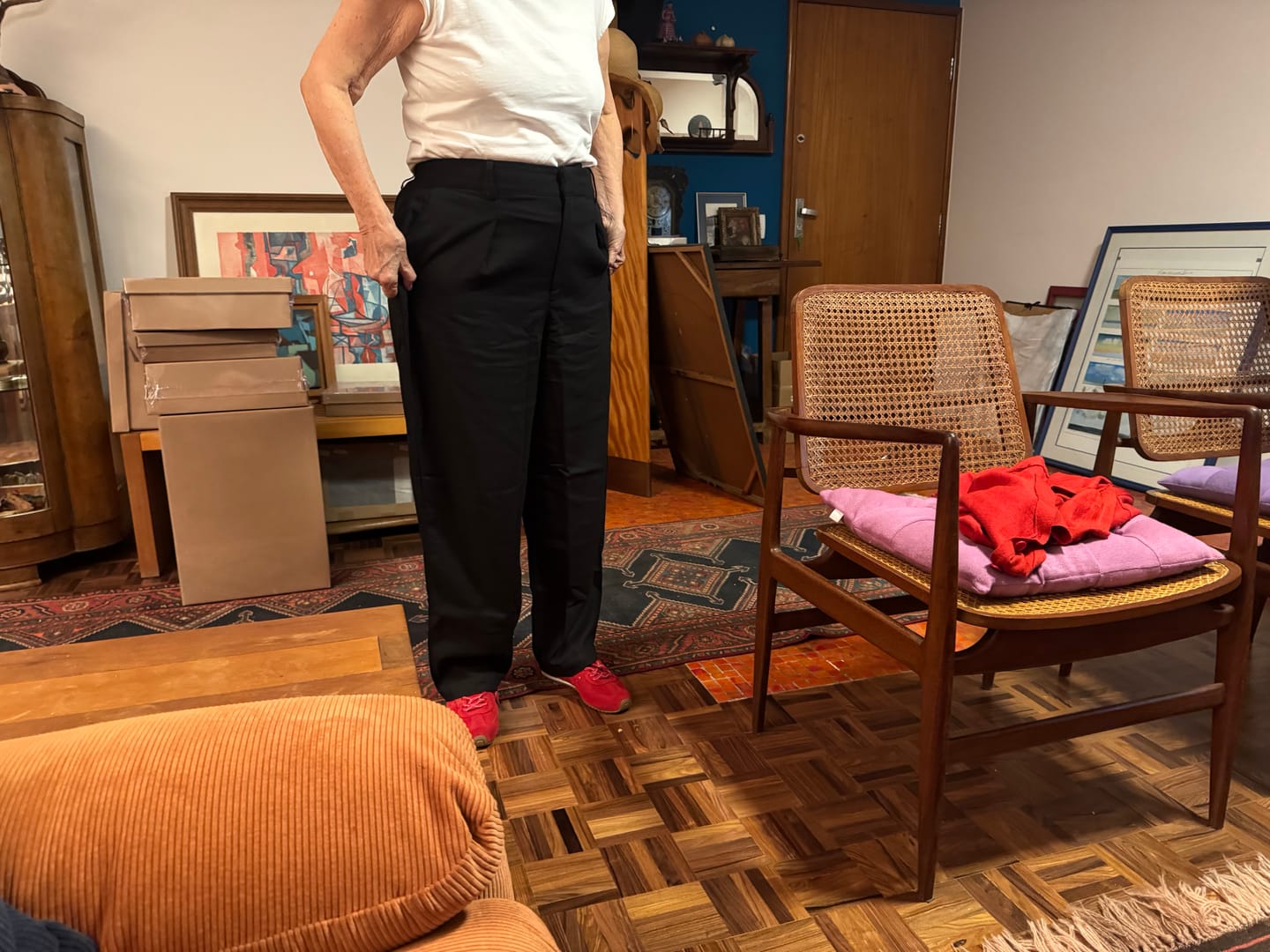 Customer photo review of Calça Slouchy Íris Preta