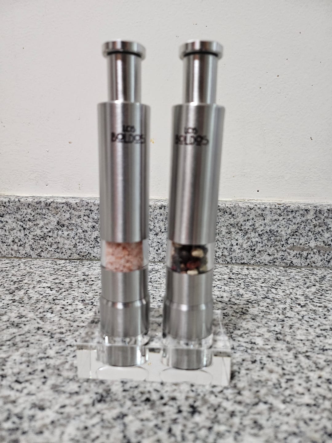 Customer photo review of Molinillos de Acero - Set 2 Unidades con Base de Acrílico  Sal del Himalaya + Mix 4 Pimientas