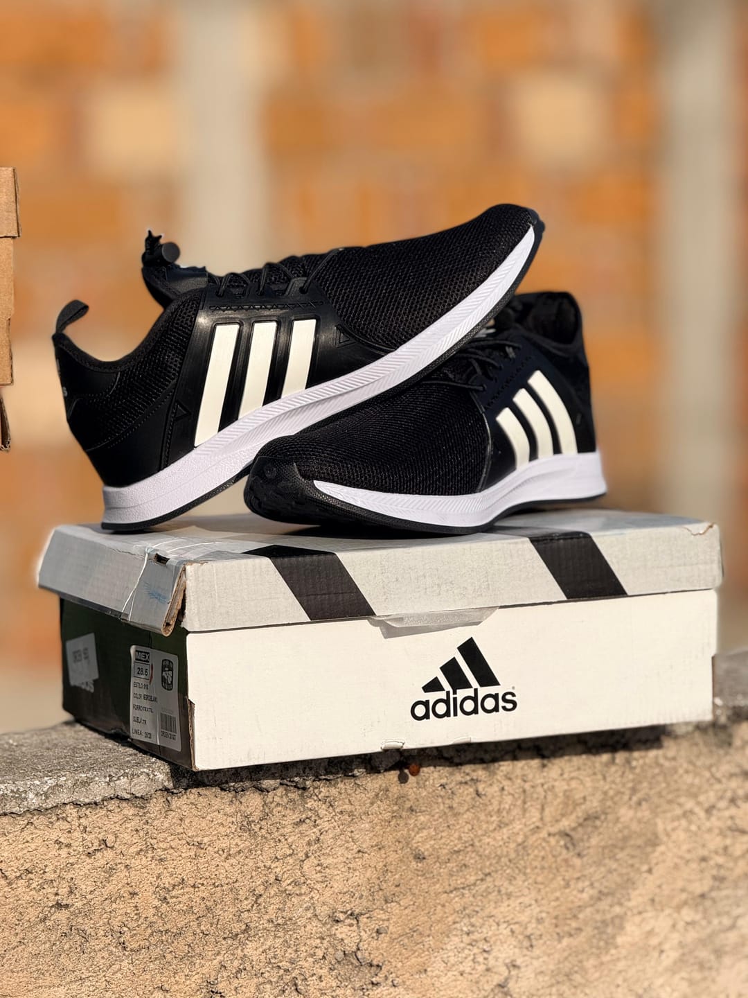 Customer photo review of Tenis 018 Negro Blanco
