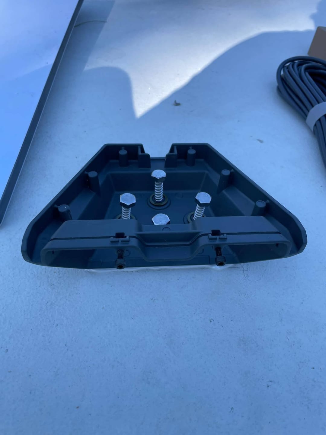 Customer photo review of Starlink Gen 3 Anti-Theft Roof Mount - Heavy-Duty for Standard 4 / 4X