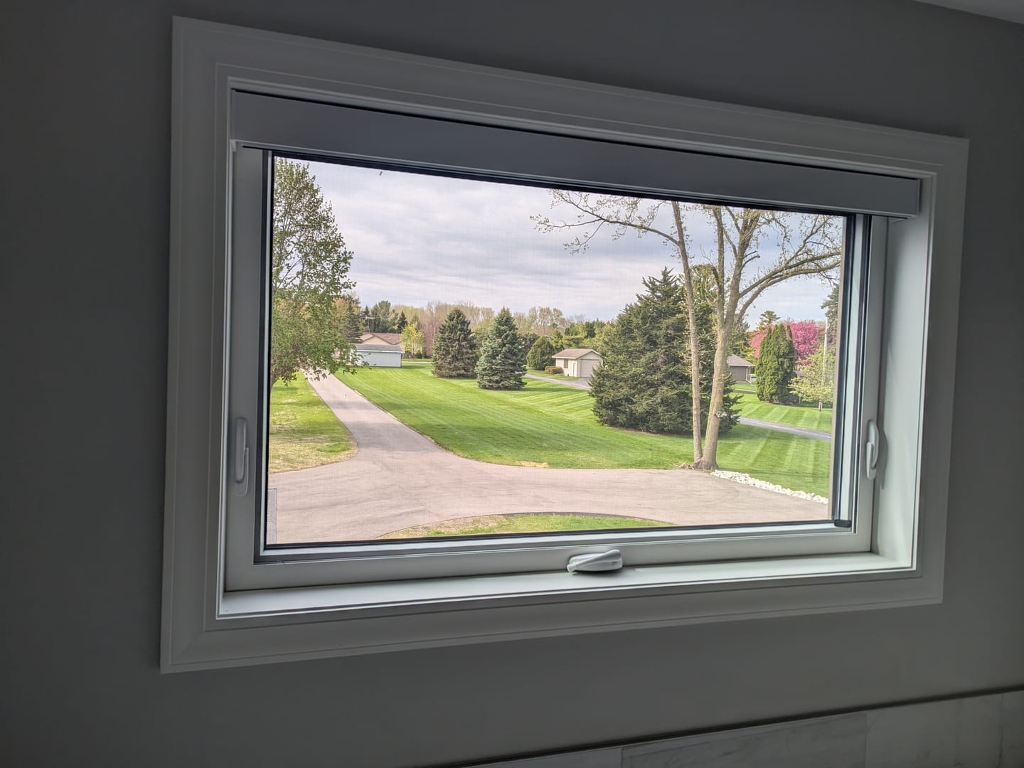 Customer photo review of SmartWings Motorized Roller Shades 100% Blackout Essential