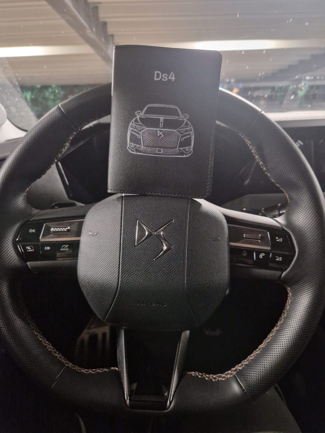 Customer photo review of Personalisierte Fahrzeugschein Hülle mit eigenem Auto in Lineart
