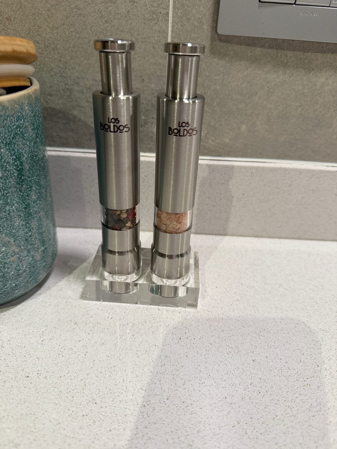 Customer photo review of Molinillos de Acero - Set 2 Unidades con Base de Acrílico  Sal del Himalaya + Mix 4 Pimientas