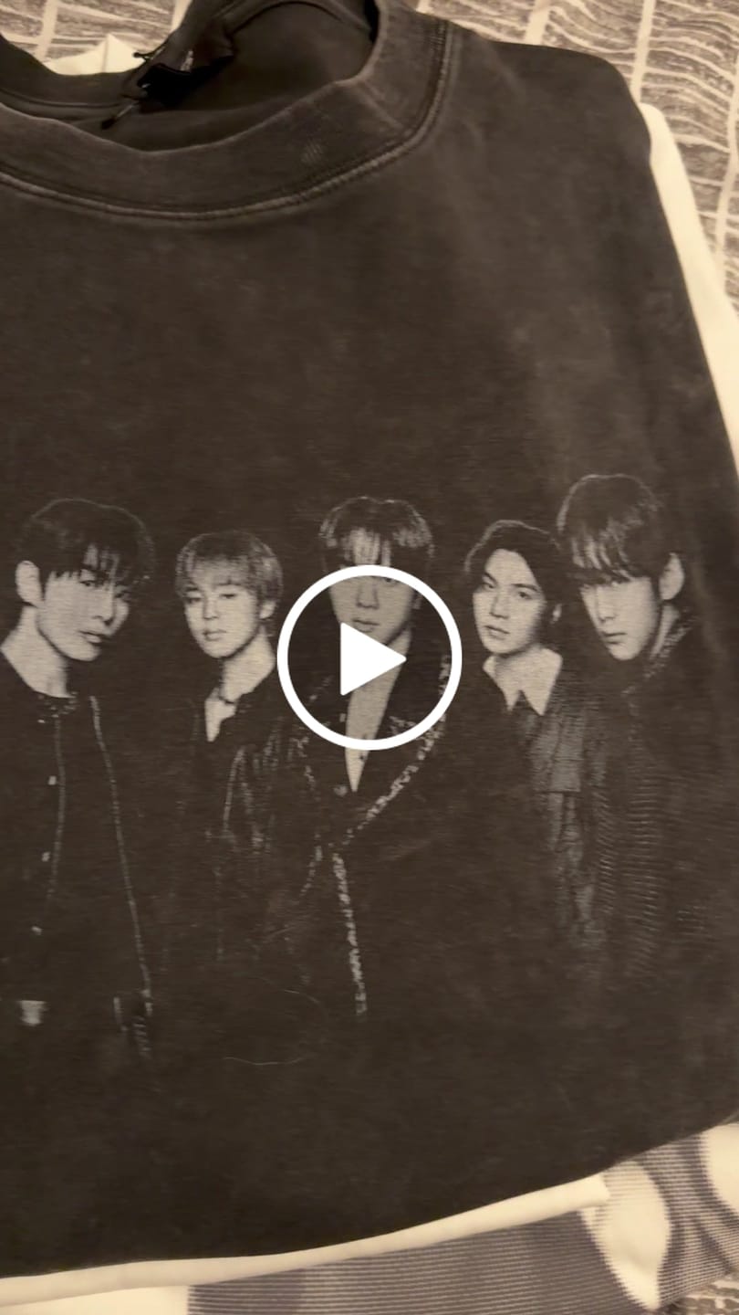Customer video review of [2ND PRE-ORDER] BTS - ARIRANG WORLD TOUR OFFICIAL MD S/S PHOTO T-SHIRT (BLACK)
