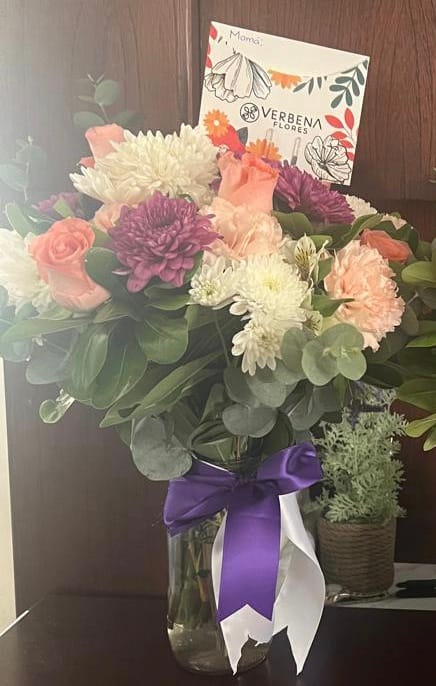 Customer photo review of Fuego / Rosa, Clavel, Moreliana y Astromelia para el 10 de Mayo 10MFM