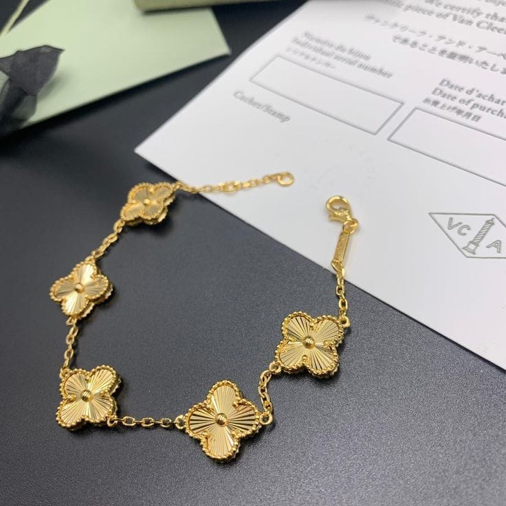 Customer photo review of MX four leaf clover bracelet
