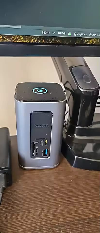 Customer photo review of 12-in-1 USB-C Hub – Doppelt 4K HDMI, 100W PD, RJ45, SD/TF