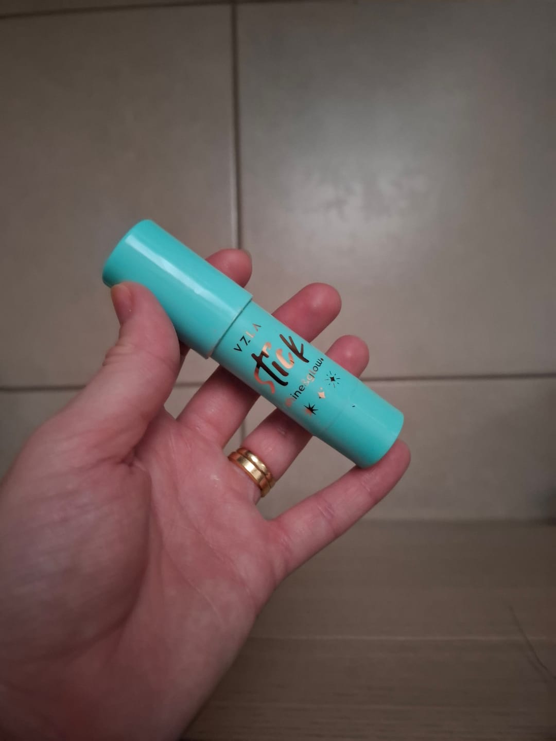 Customer photo review of Shine And Glow – Iluminador Em Stick – Vizzela