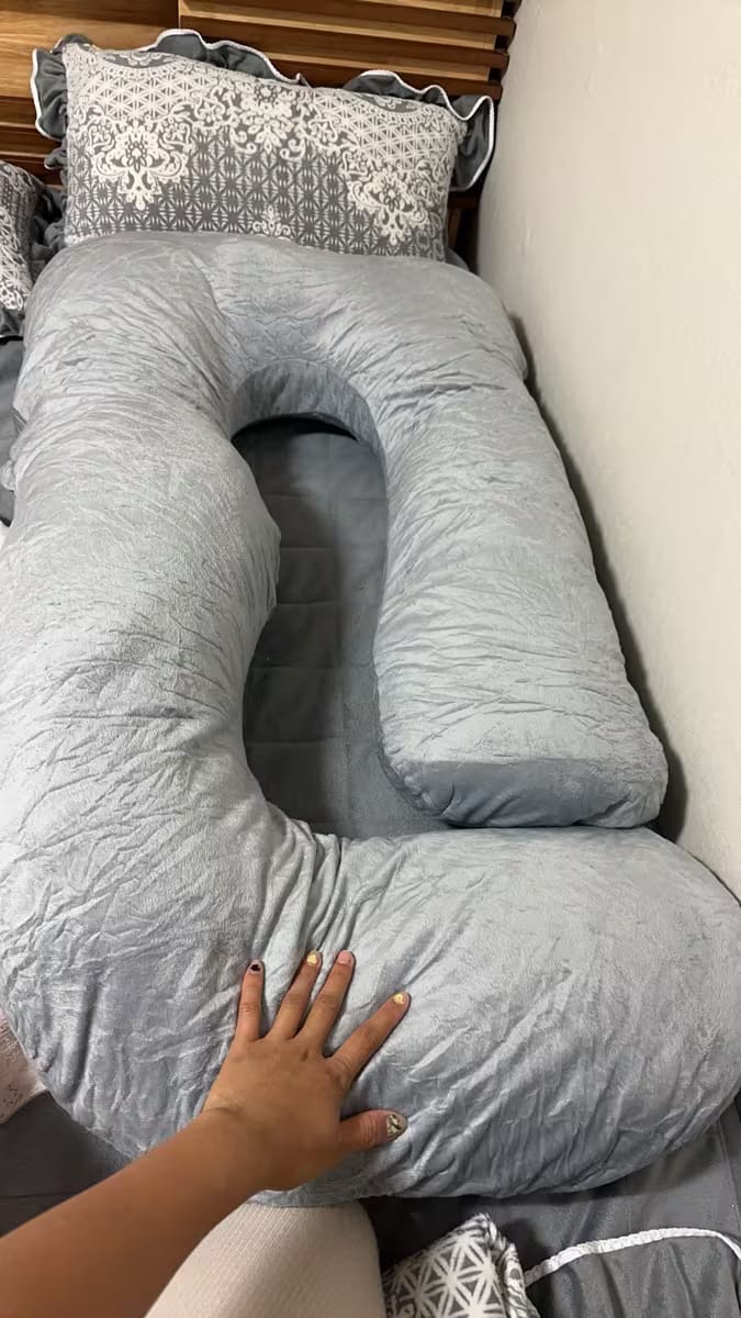 Customer photo review of G-förmiges Ganzkörper-Schwangerschaftskissen – Memory-Foam, Baumwollbezug