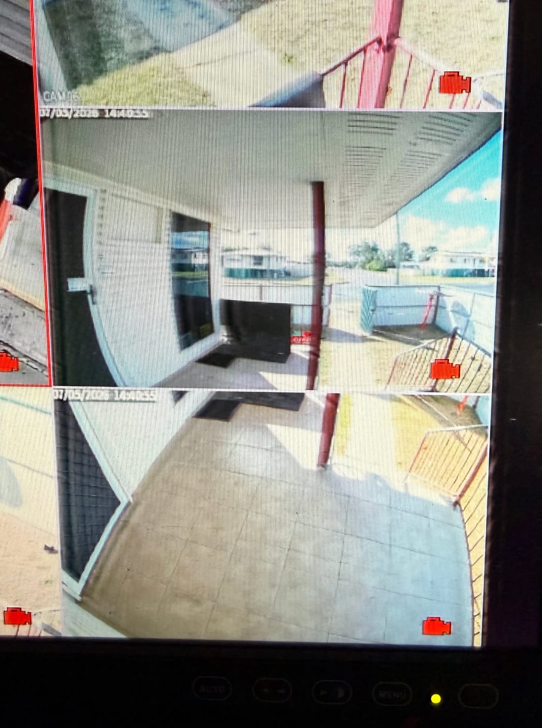 Customer photo review of Uniview ED-525B-WB 3MP + 2MP Dual Camera Video Doorbell