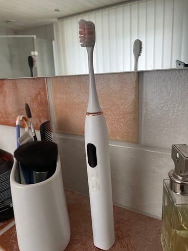 Customer photo review of Oryzom ProSonic V1 – Nettoyage dentaire professionnel avec technologie sonique pour des dents plus lisses et une hygiène bucco-dentaire optimale