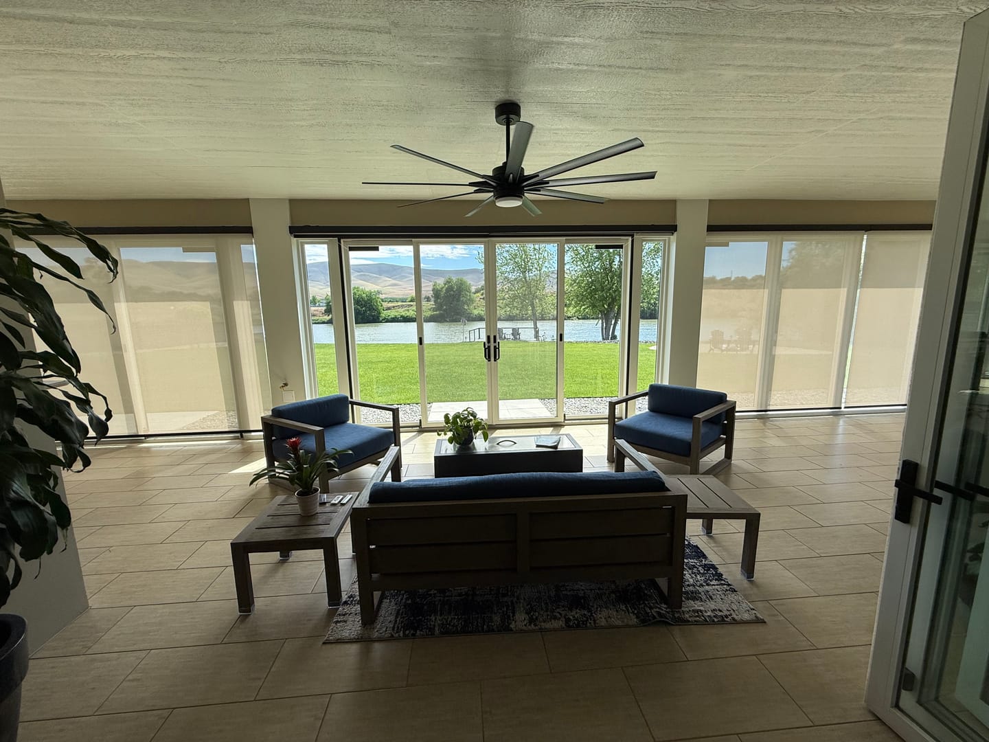 Customer photo review of SmartWings Motorized Light Filtering Solar Shades 1%/3%/5% Openness Aventus