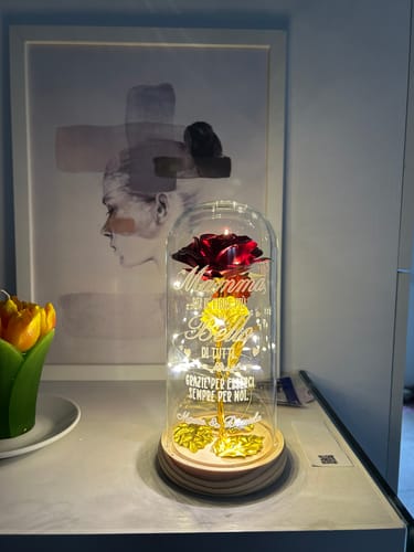 Customer photo review of Mamma - Rosa d'oro sotto campana di vetro con luce LED personalizzata per genitori
