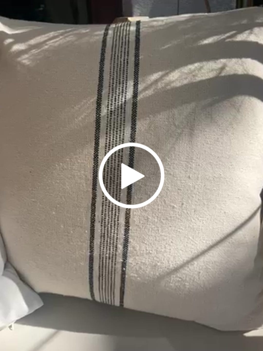 Customer video review of Funda Cojín Capri 60x60 Negro