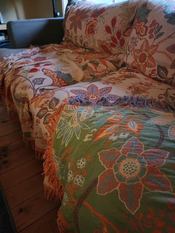 Customer photo review of Boho Floral Cotton Throw – Fringed Tapestry Blanket