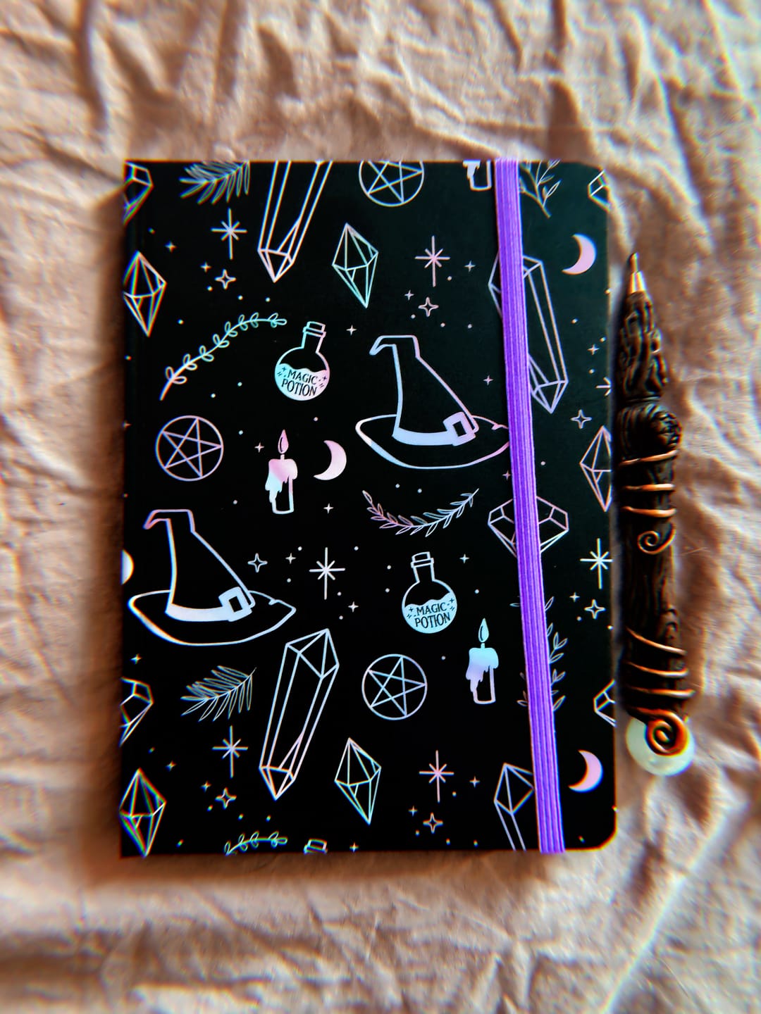 Customer photo review of Notizbuch Crystal Witch – A5 Hexenbuch mit Kristallmotiv