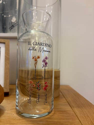 Customer photo review of Il giardino della mamma – Vaso in vetro personalizzato con nome e fiori per mamma e nonna