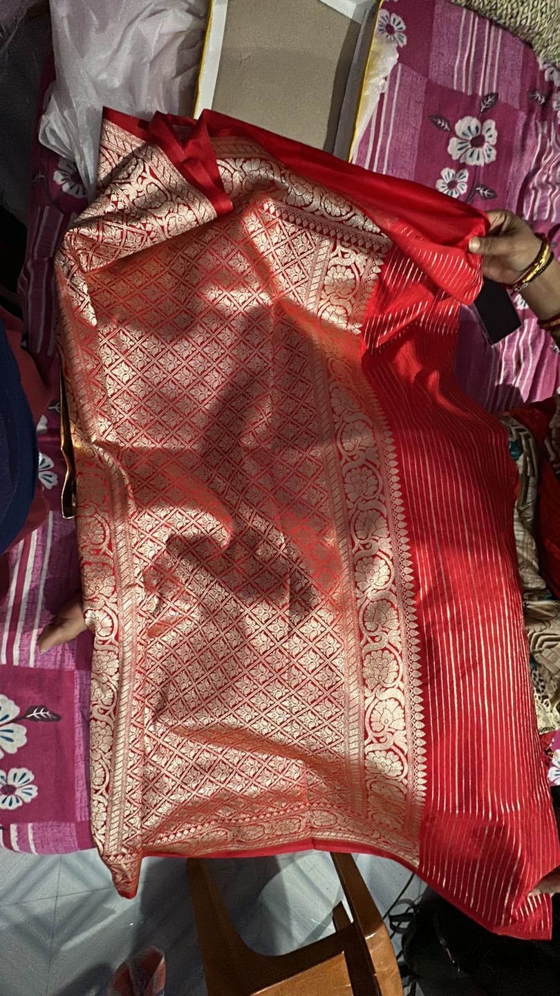 Customer photo review of Sonakshi Sinha Red Chand Tara Katan Silk Banarasi Saree