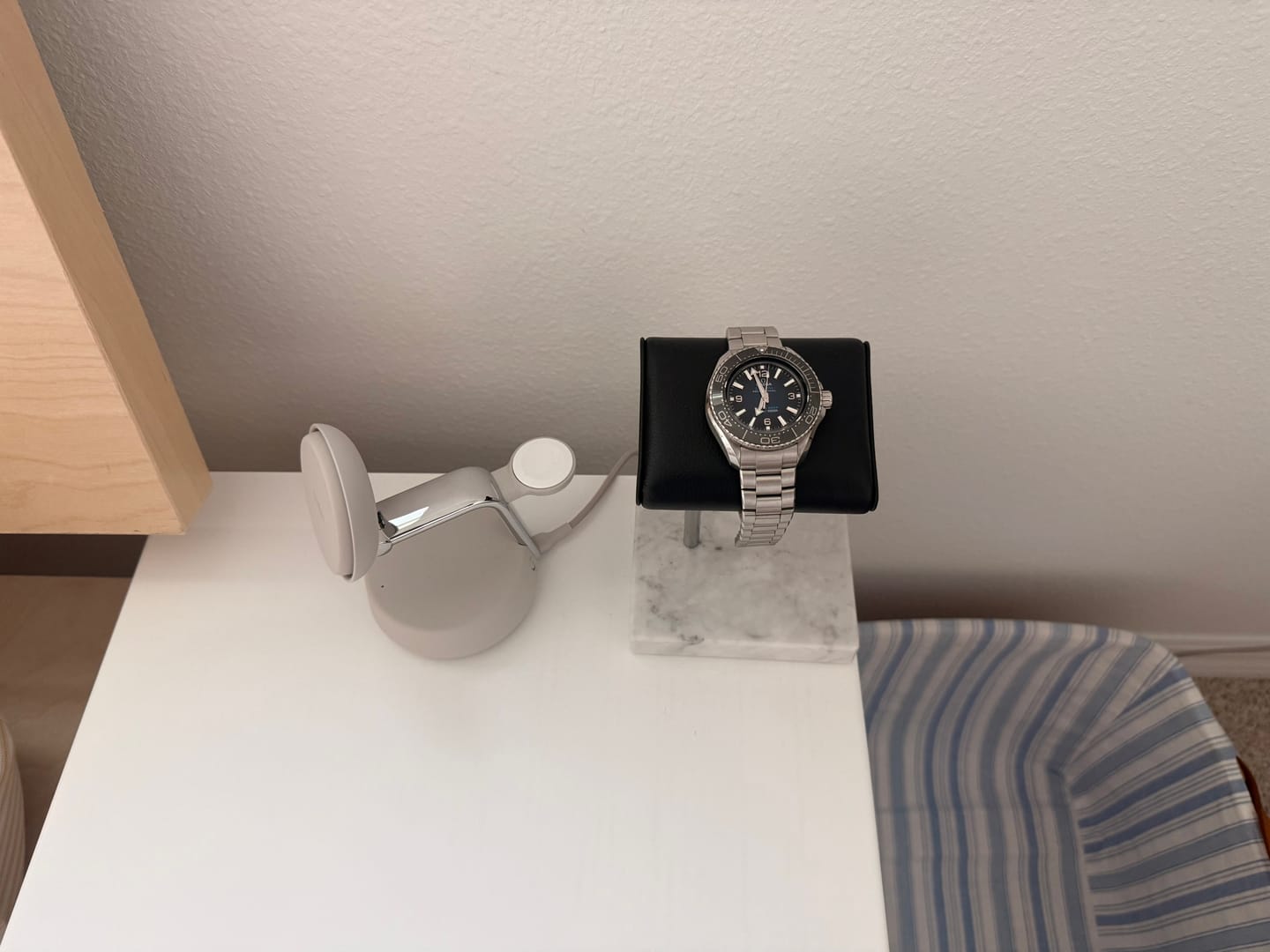 Customer photo review of WATCH STAND CLASSIC - SINGLE - WHITE & SILVER