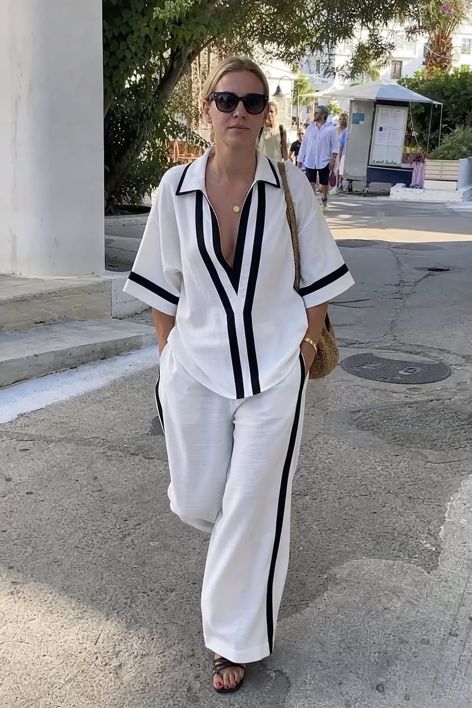Customer photo review of High Waisted Wide Leg Contrast Color Pockets Pants Trousers