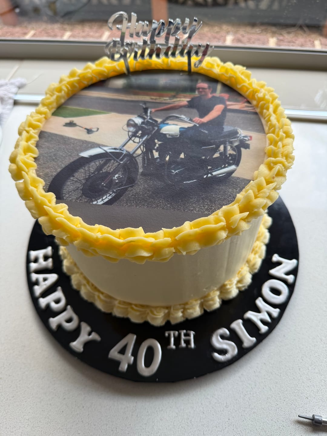 Customer photo review of 20 cm Pre-cut Circle Custom Edible Icing Image