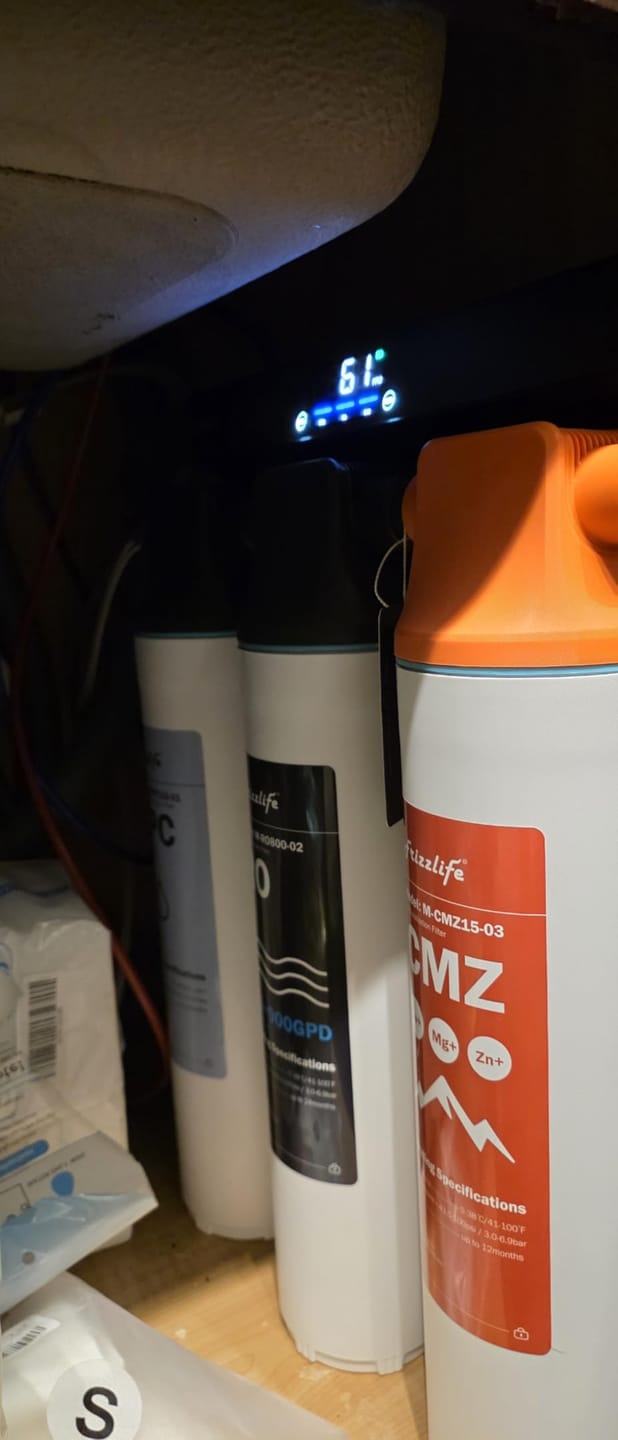 Customer photo review of Frizzlife M800 Non-Electric Tankless Reverse Osmosis Water Filter, up to 900GPD Alkaline Mineralized RO Water Filtration System, Huge Filter with Auto Flush, NSF/ANSI 58&372, 4:1 Pure to Drain
