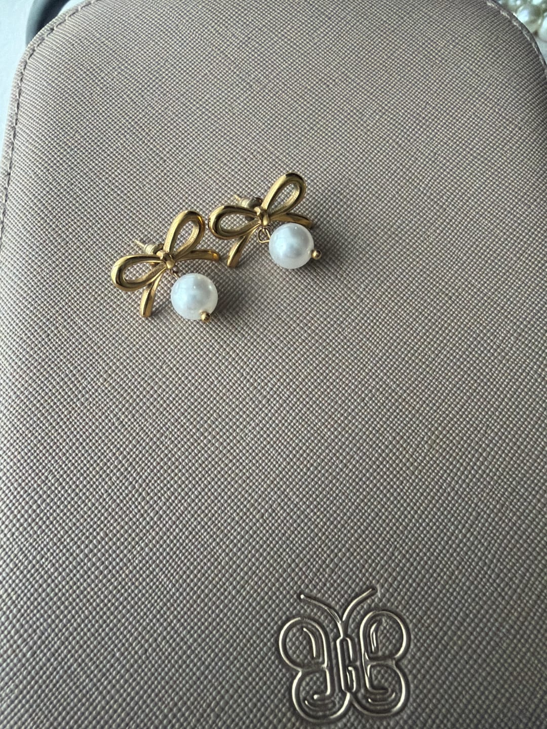Customer photo review of Laila Bow Pearl Earrings