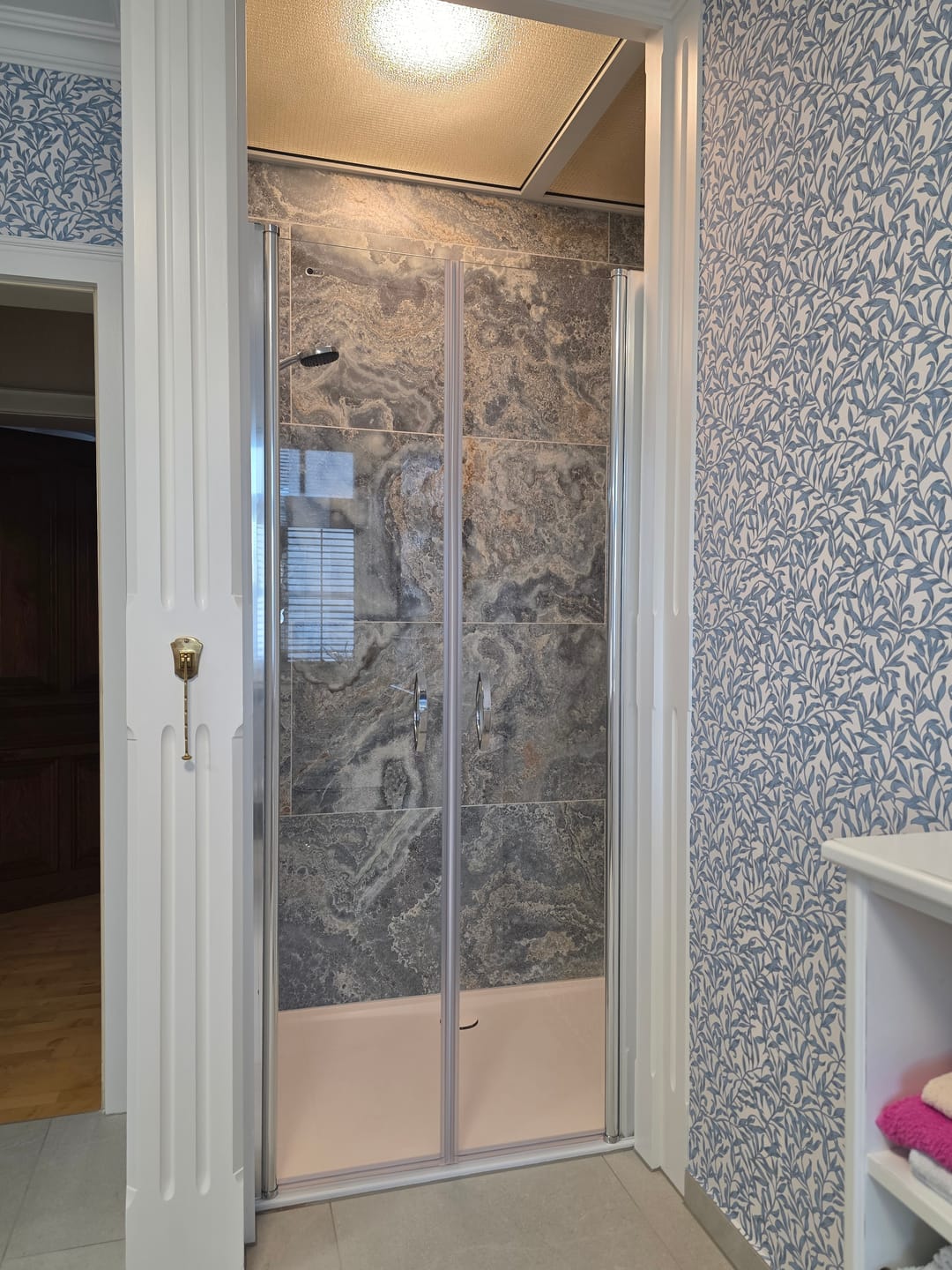 Customer photo review of Duschtür Nische mit Pendeltür, Duschkabine Nischentür Dusche - Klarglas