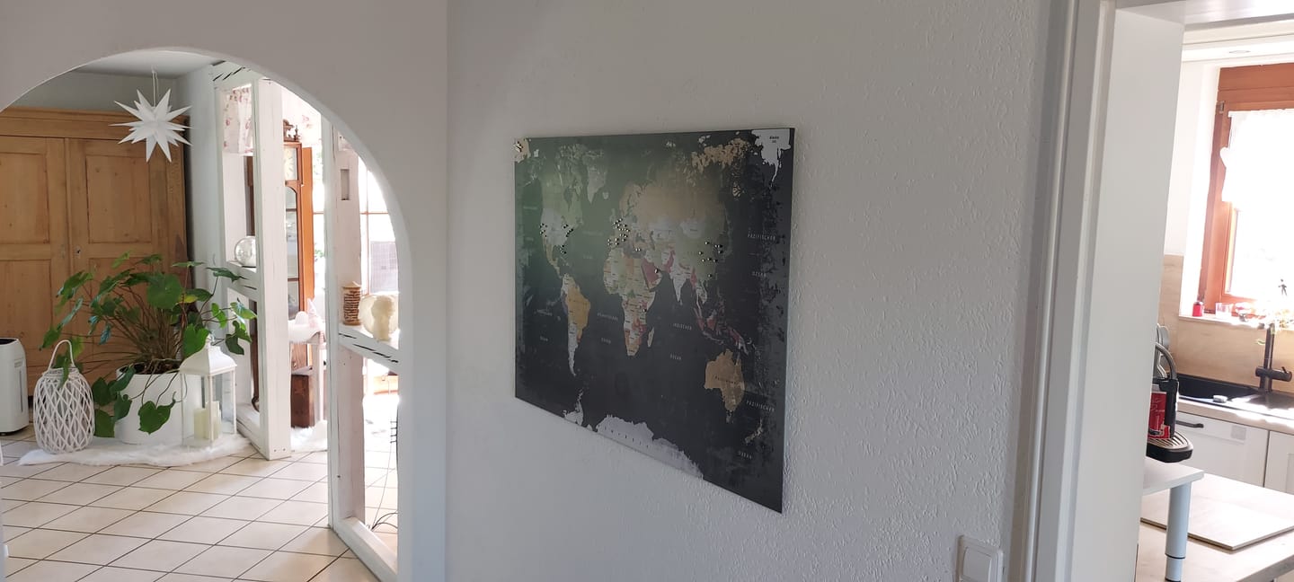 Customer photo review of Magnetboard - Weltkarte Graphit