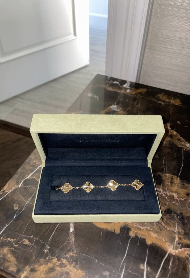 Customer photo review of MX four leaf clover bracelet