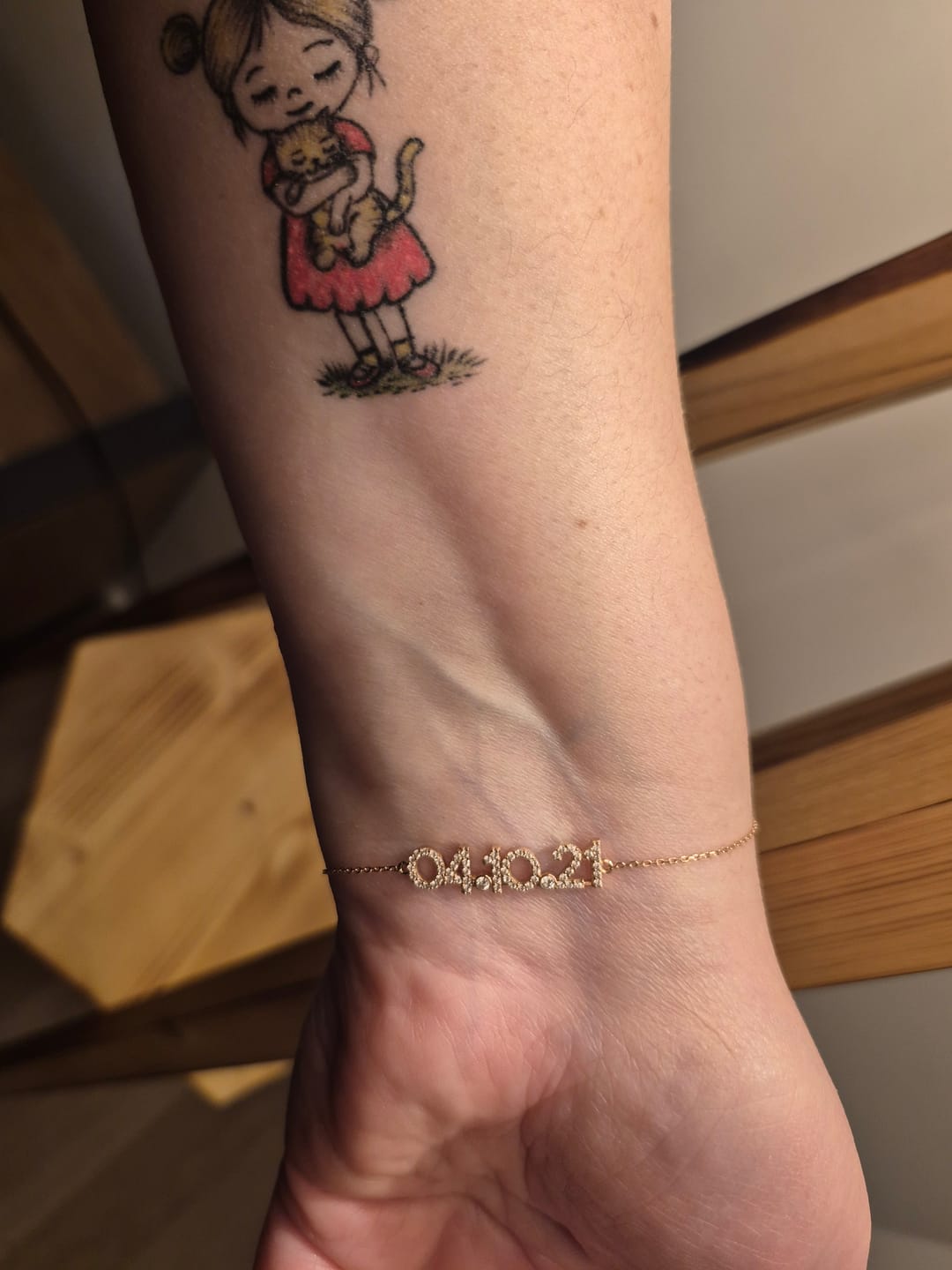 Customer photo review of Letters Date Altın Bileklik