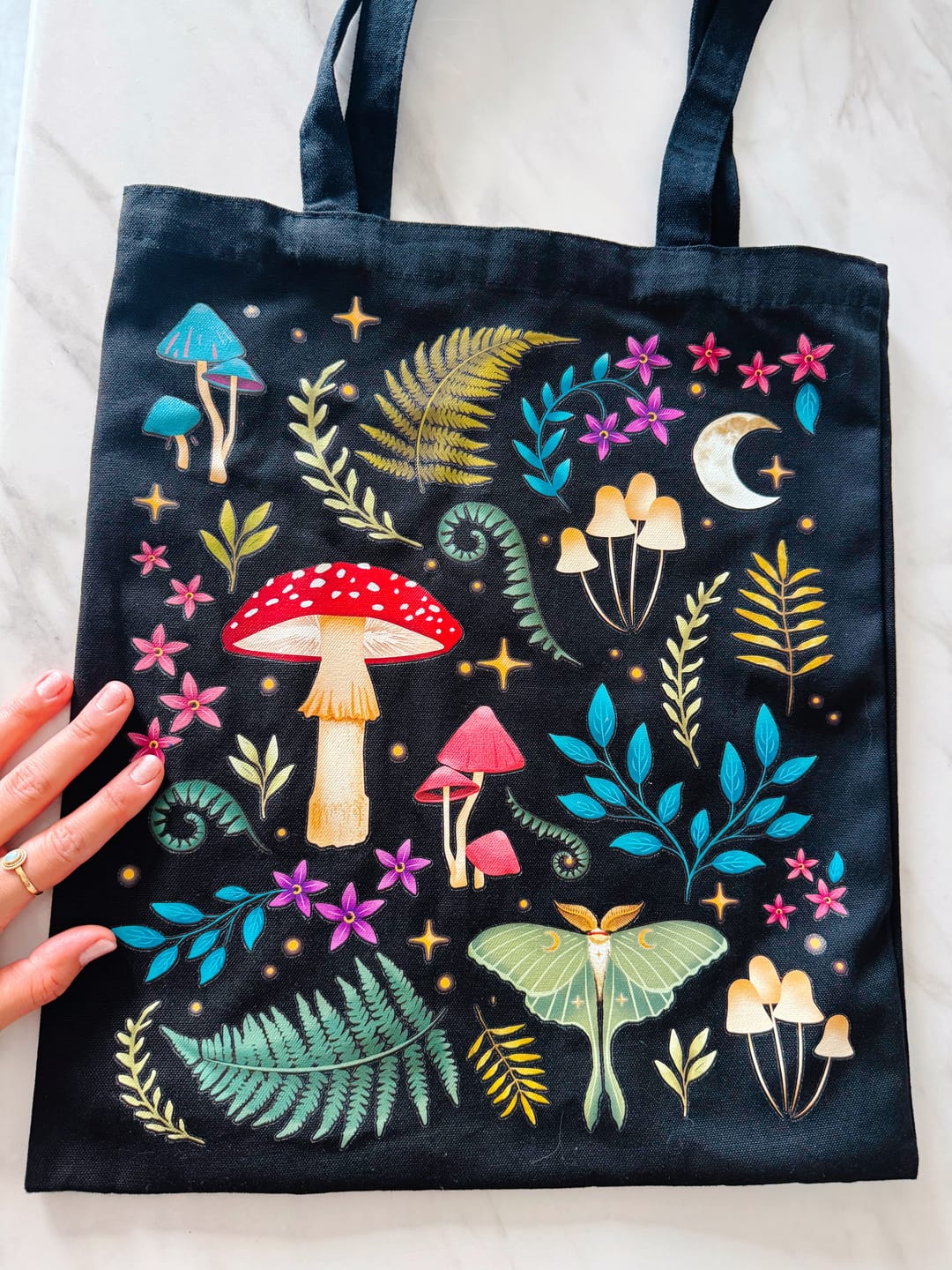 Customer photo review of Dark Forest Stoffbeutel – Wald-Print Tasche für Alltag und Bücher