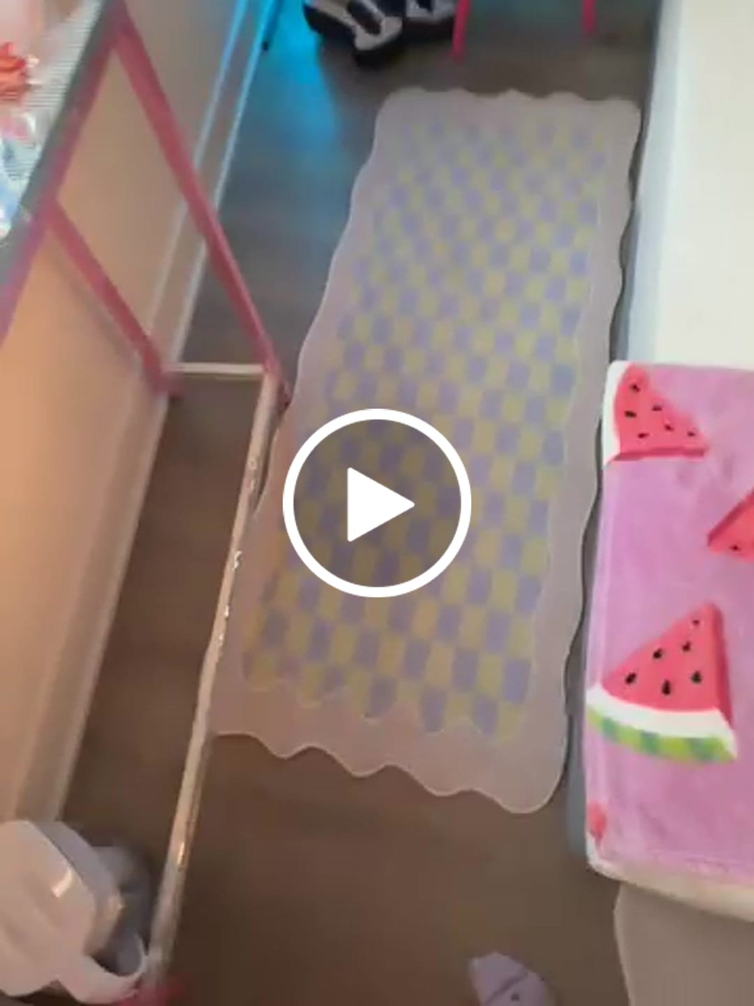 Customer video review of Mellow Pastel Runner
