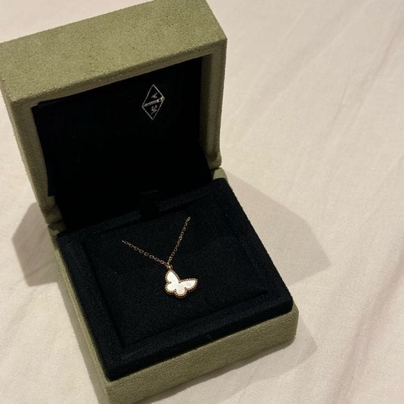 Customer photo review of MX Butterfly bloom necklace