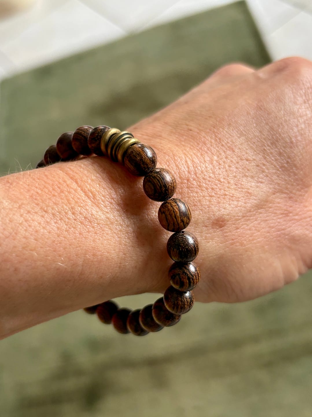 Customer photo review of Buddha Stones Tibetisches Sandelholz-Schutzarmband