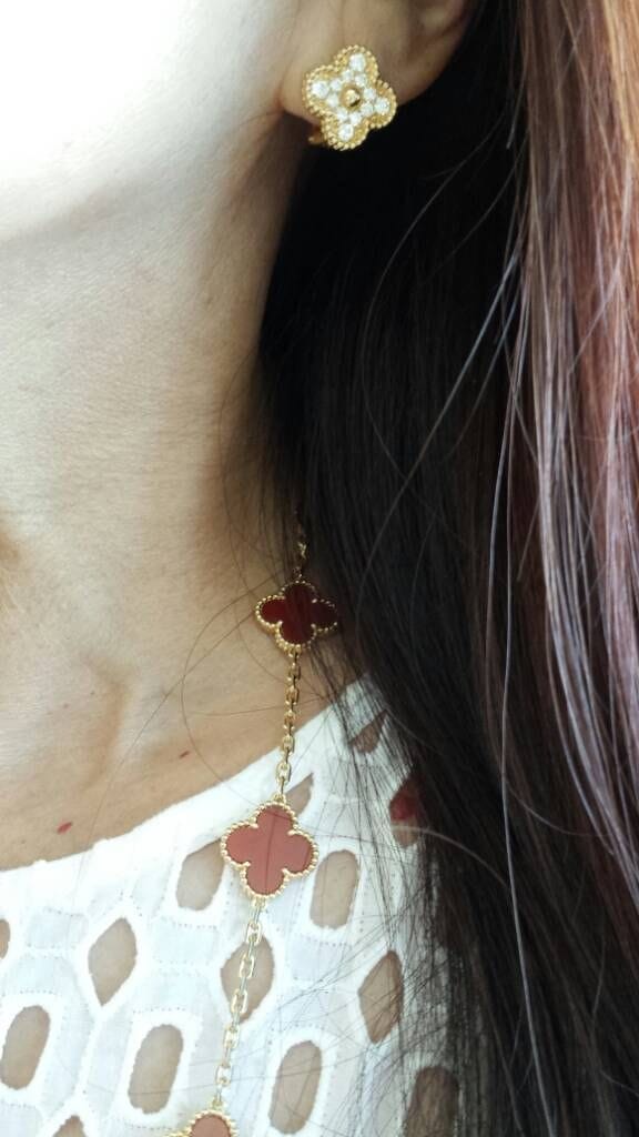 Customer photo review of MX four leaf clover earrings