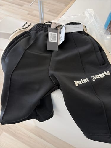 Recensione con foto di un cliente su Pantaloncino Palm Angels
