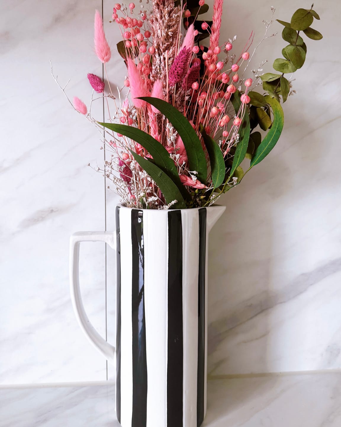 Customer photo review of Gestreifte Dolomit Vase – Schwarz Weiße Krugvase