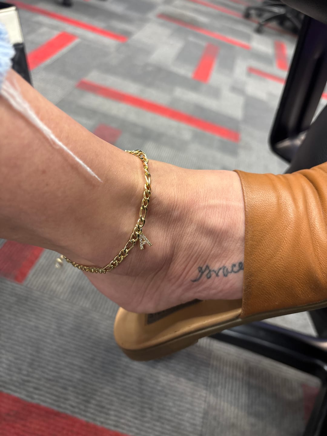 Customer photo review of Rosa® Infinity Anklet