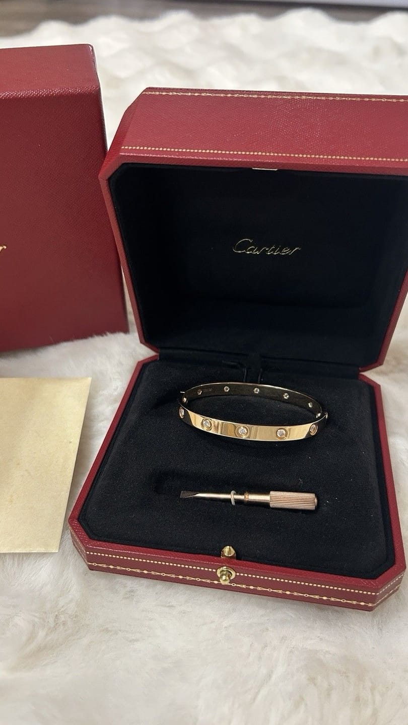 Customer photo review of MX Amour bracelet, classic model, 10 diamonds (Yellow Gold)